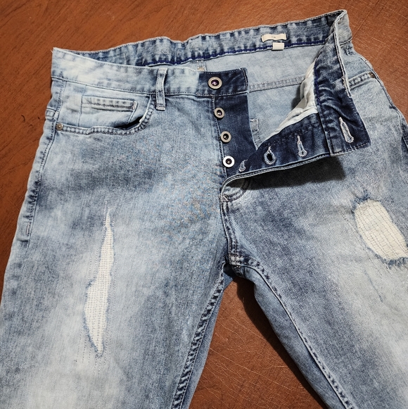 Calvin Klein Men's Light Blue Distressed Skinny Jeans - Picture 6 of 12